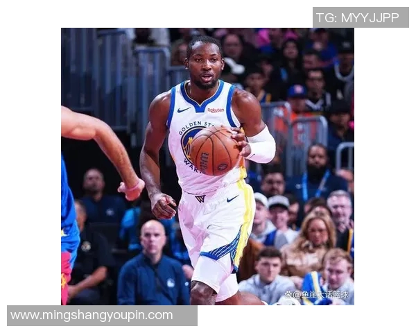 勇士队在季前赛中绝杀掘金队展现强大实力与团队默契